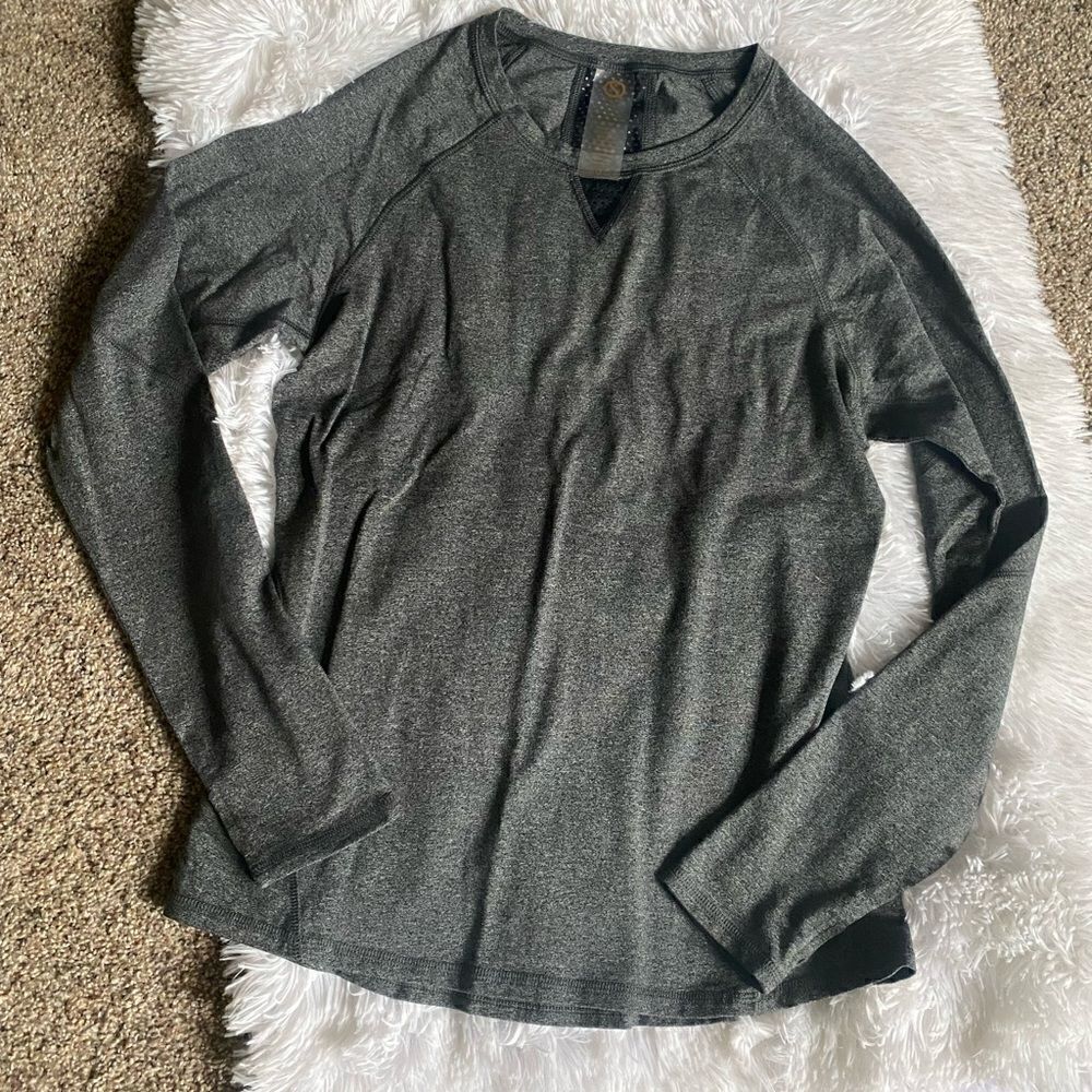 SHAPE Activewear Athletic Gray Long Sleeve Top Size Large‎